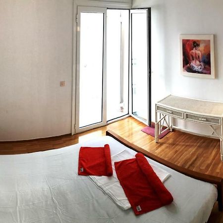 100M From The Beach Cosy Apartment Loutraki  Exterior photo